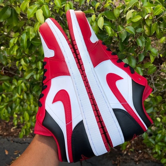 Nike Air Jordan 1 Low ALT Bulls MEN’S SIZE [US 11 M] New with Box - Picture 4 of 11